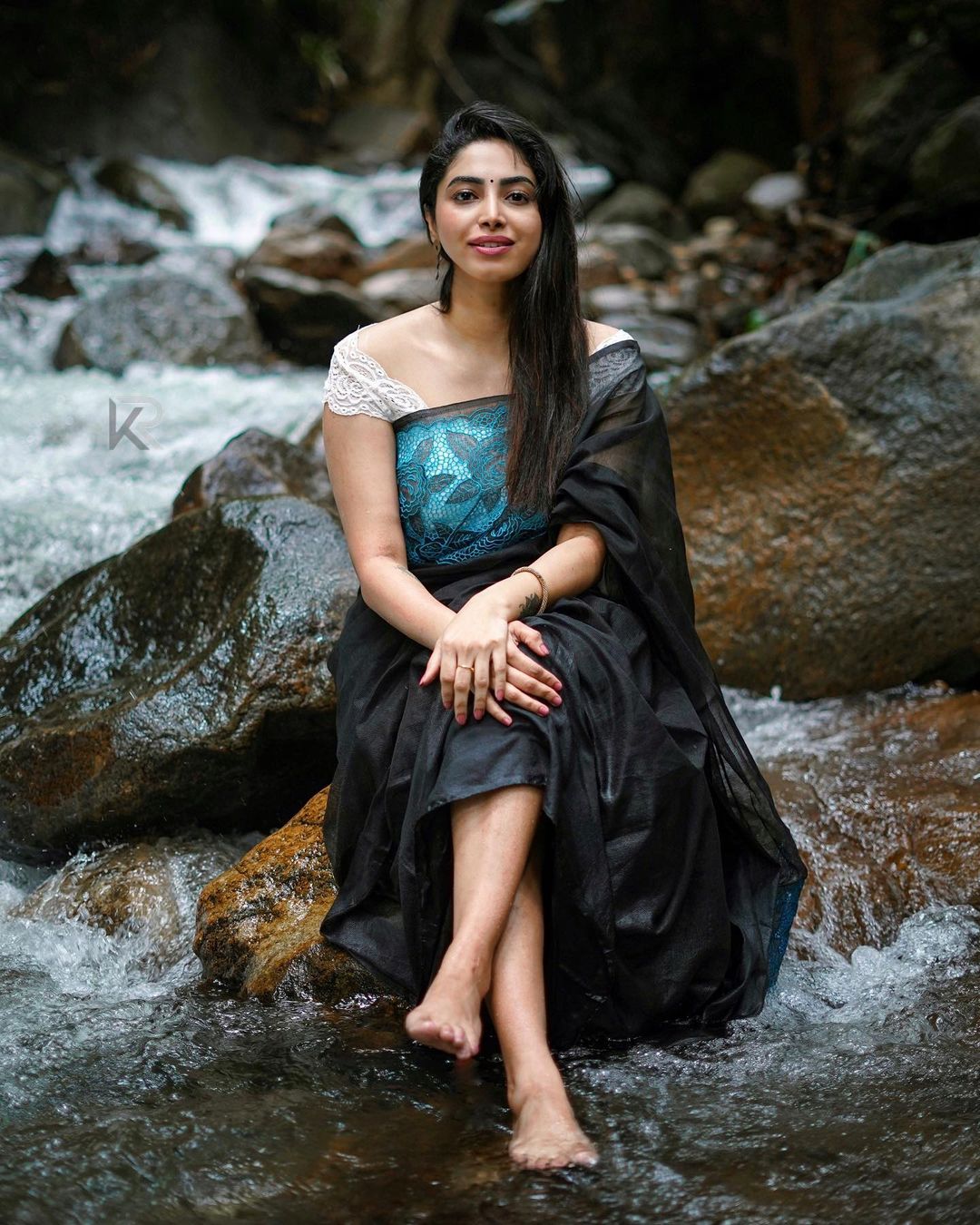 Ameya Mathew Latest Saree Photos Stunning Traditional Looks