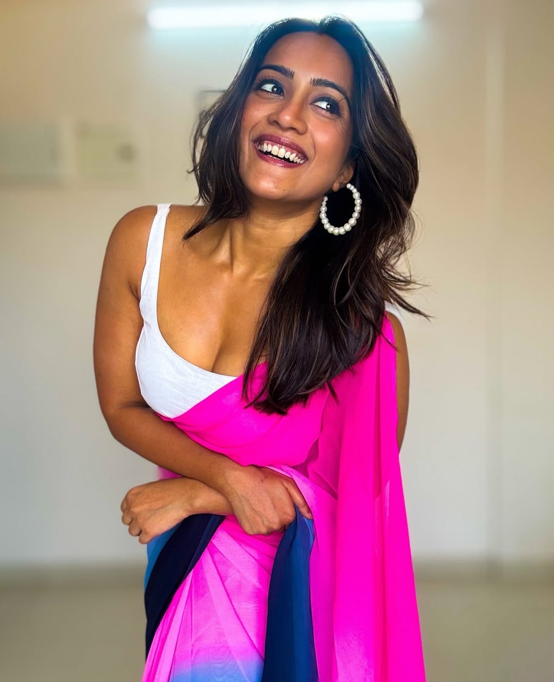 Amika Shail Latest HD Photos and Stunning Bollywood Looks