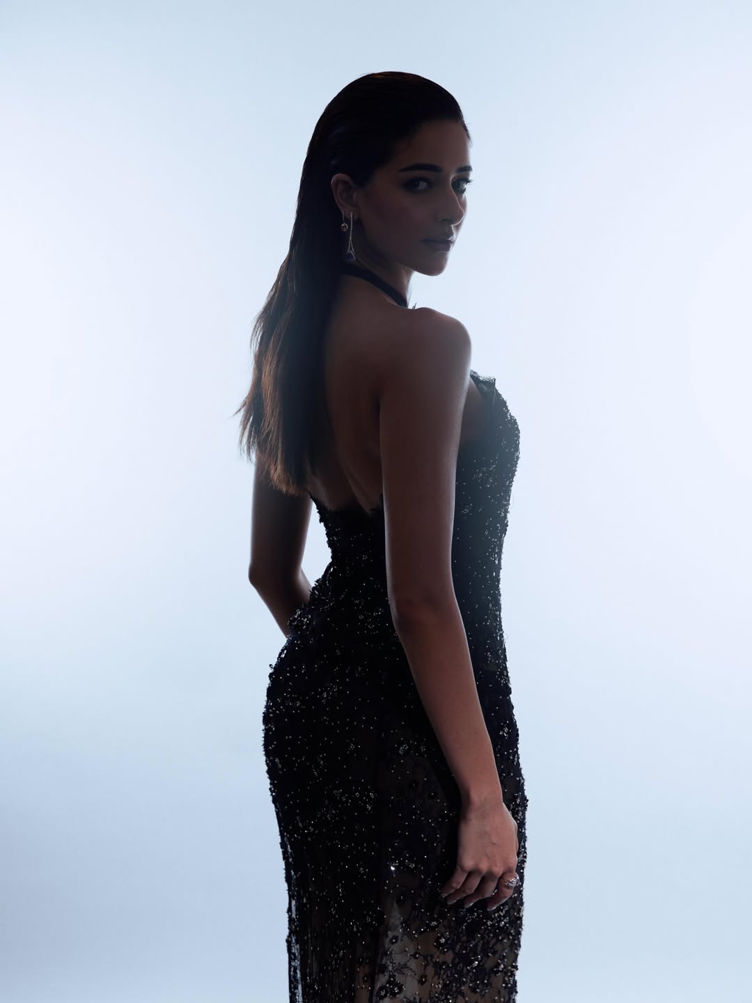 Black Glamour Queen! Ananya Panday Owns the Red Carpet with Stunning Sequined Looks