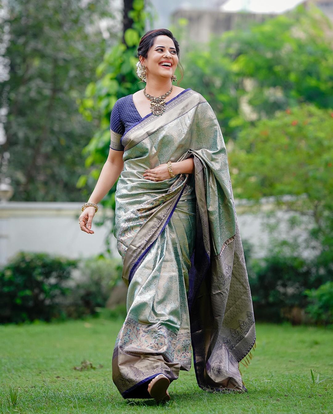 Anasuya Bharadwaj Stunning Latest Saree Photos Gallery