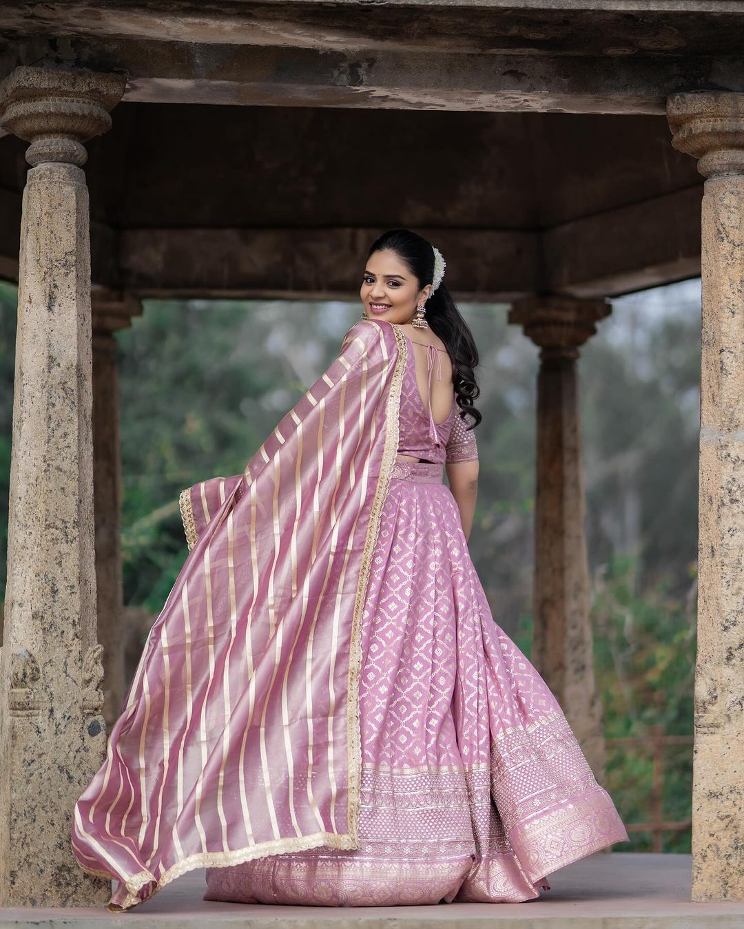 Anchor Sreemukhi Stunning Saree Photos | Traditional Glamour
