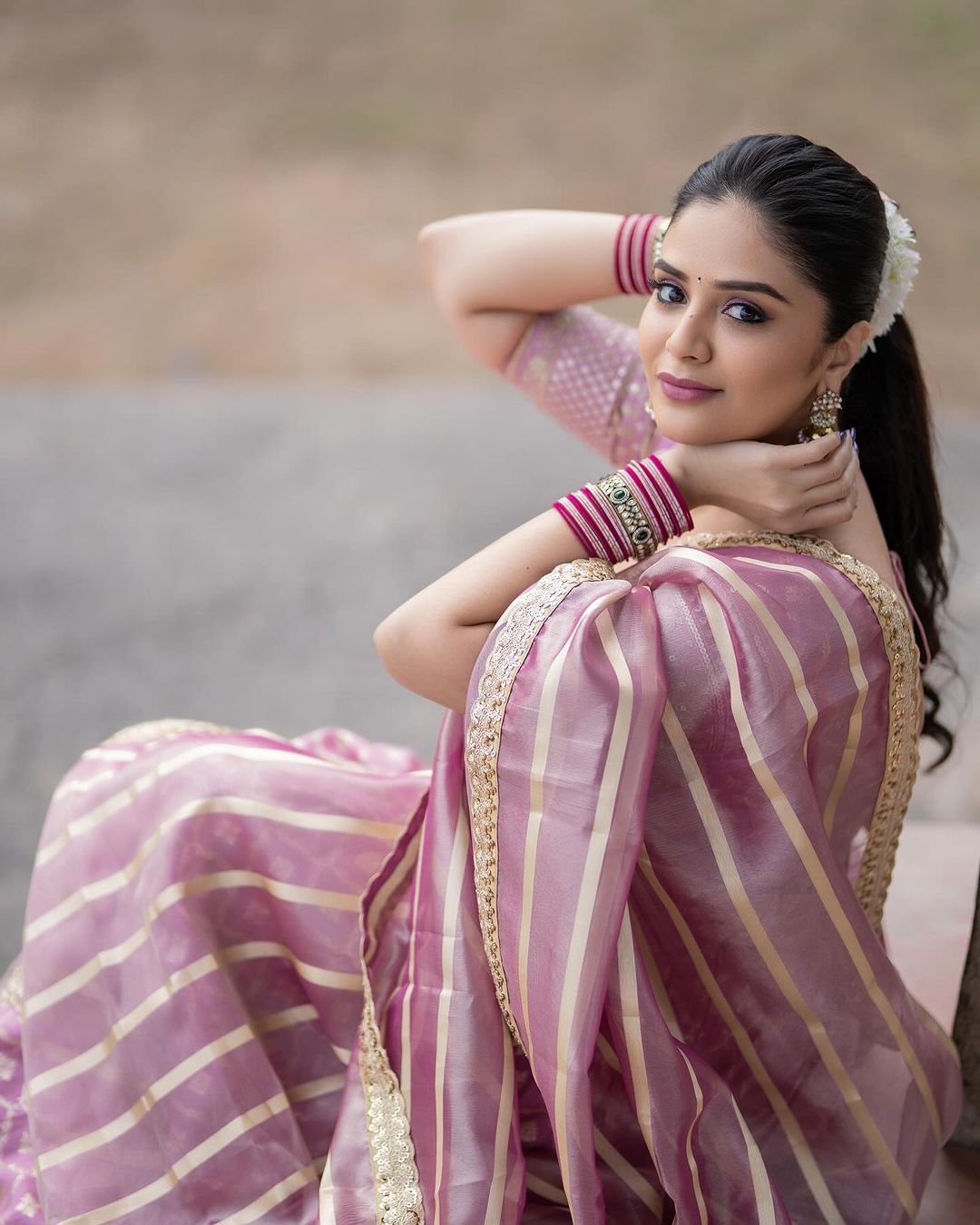 Anchor Sreemukhi Stunning Saree Photos | Traditional Glamour