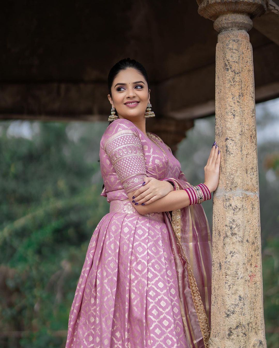 Anchor Sreemukhi Stunning Saree Photos | Traditional Glamour