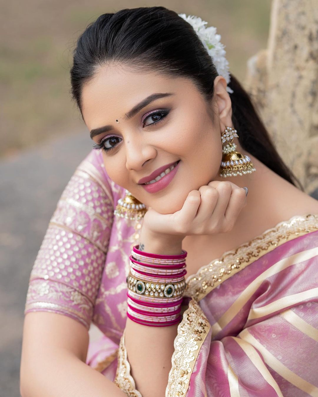 Anchor Sreemukhi Stunning Saree Photos | Traditional Glamour