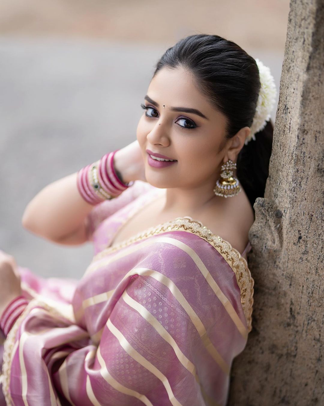 Anchor Sreemukhi Stunning Saree Photos | Traditional Glamour