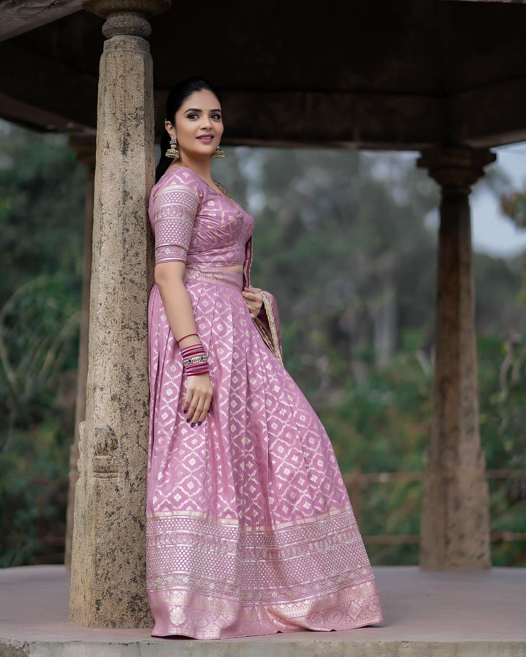 Anchor Sreemukhi Stunning Saree Photos | Traditional Glamour