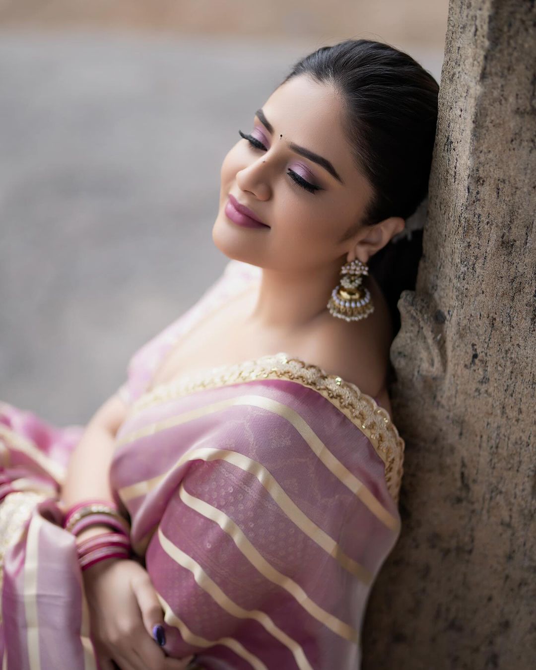 Anchor Sreemukhi Stunning Saree Photos | Traditional Glamour