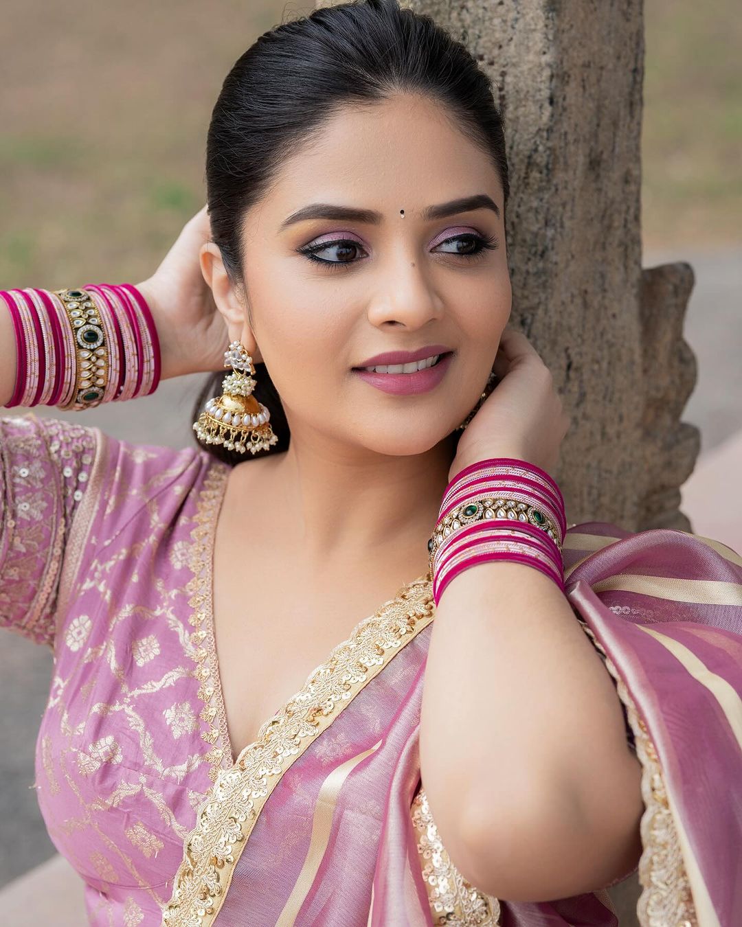 Anchor Sreemukhi Stunning Saree Photos | Traditional Glamour