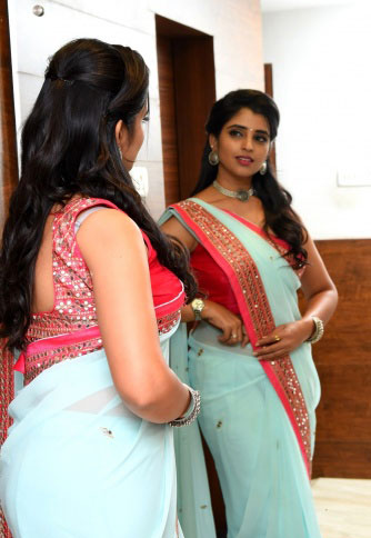 Syamala's Stunning Shades of Tradition
