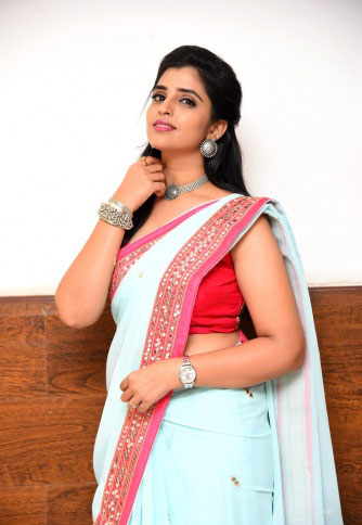 Syamala's Stunning Shades of Tradition