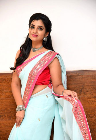 Syamala's Stunning Shades of Tradition