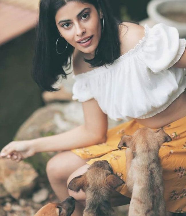 Anisha Victor's Diverse & Stunning Outdoor Looks