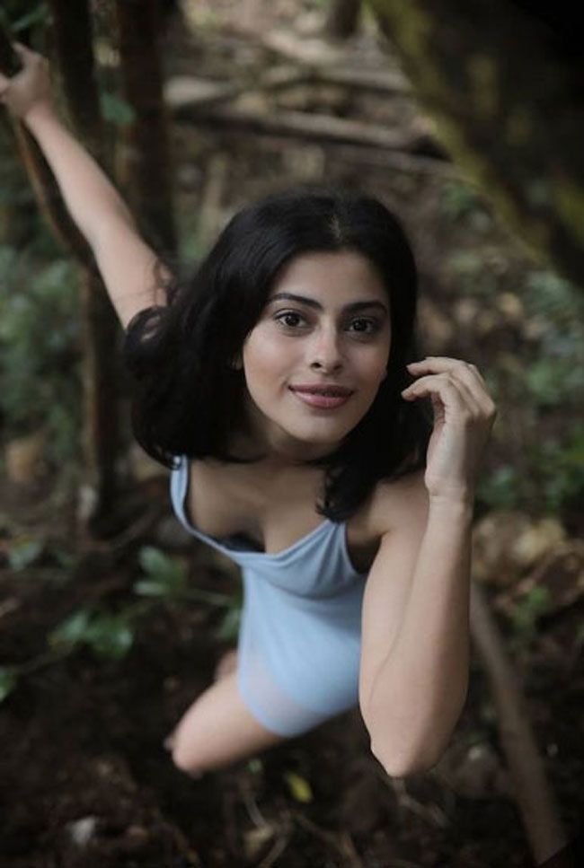 Anisha Victor's Diverse & Stunning Outdoor Looks