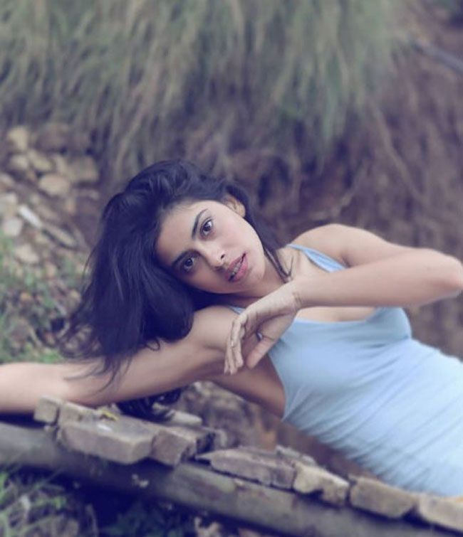 Anisha Victor's Diverse & Stunning Outdoor Looks