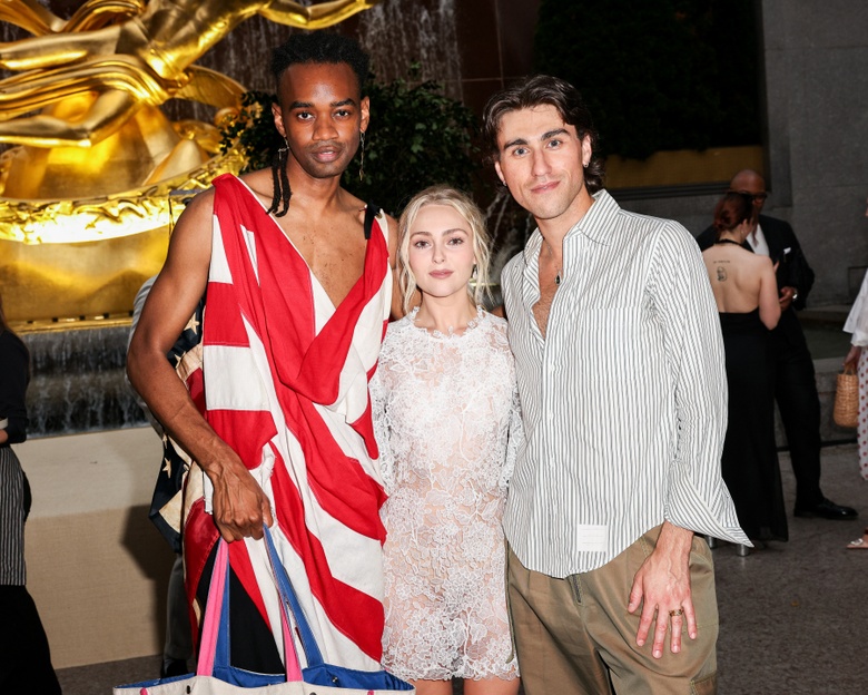 Annasophia Robb is seen embracing a high-profile event while radiating effortless star power. - Photos & Updates