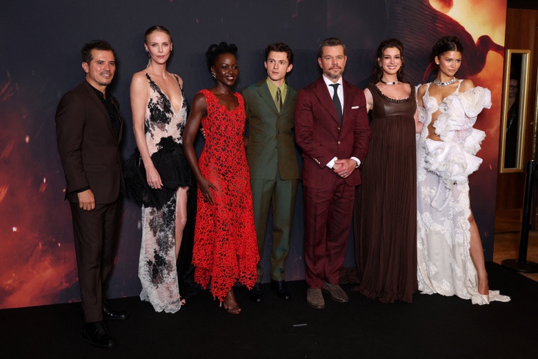 Anne Hathaway's Effortless Glamour Steals the Spotlight at Paris Premiere