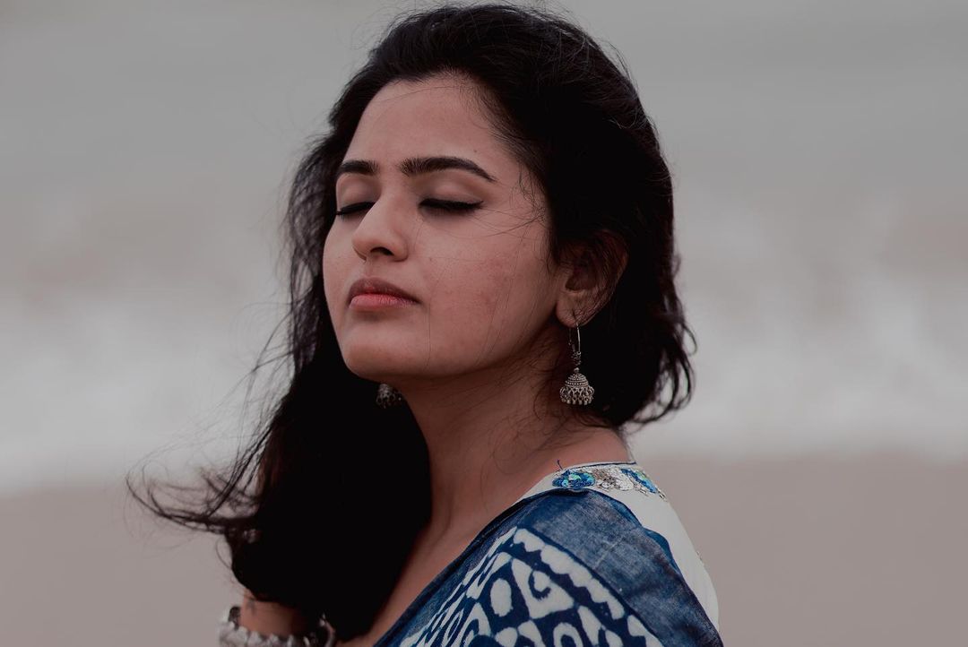 Anu Shivv's Coastal Charm: Flowing in Blue and White