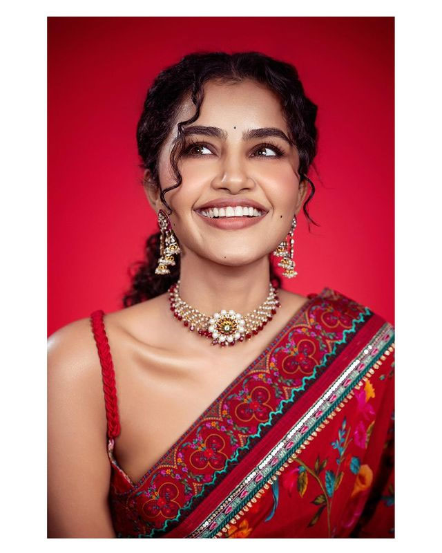 Anupama Parameswaran's Cozy Chic Curls Moment