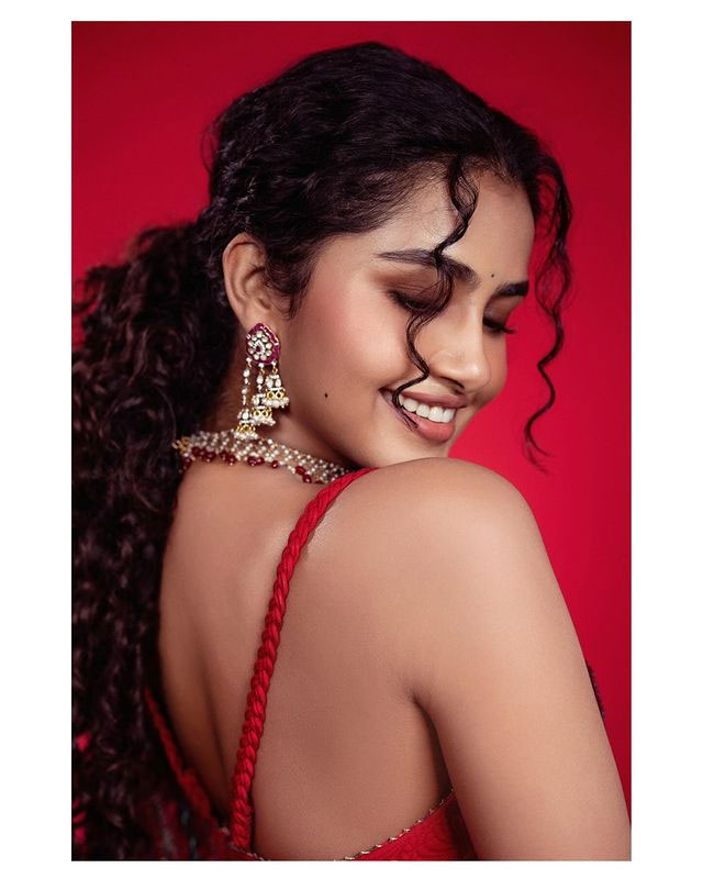 Anupama Parameswaran's Cozy Chic Curls Moment