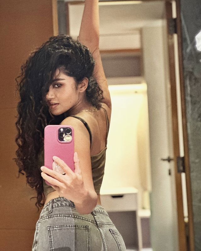 Anupama Parameswaran's Cozy Chic Curls Moment