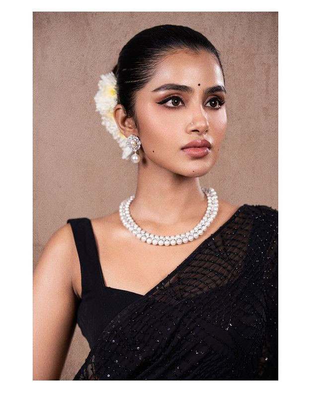 Anupama Parameswaran's Cozy Chic Curls Moment