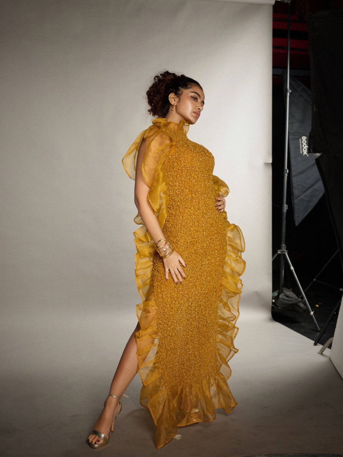 Mustard Gold Gown: Anupama Parameswaran's Dramatic Silhouette