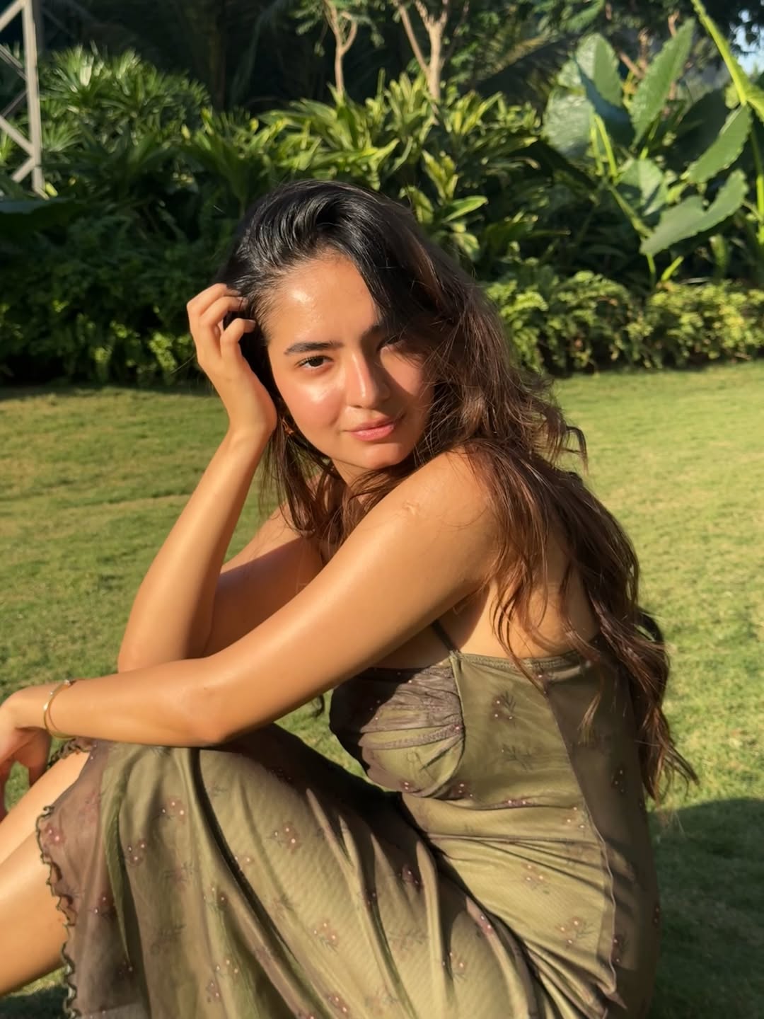 Anushka Sen's Stunning Ethnic Glamour Looks Steal The Spotlight!