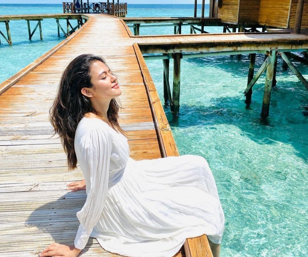 Aparna Das: Ethereal Elegance in Golden Hues