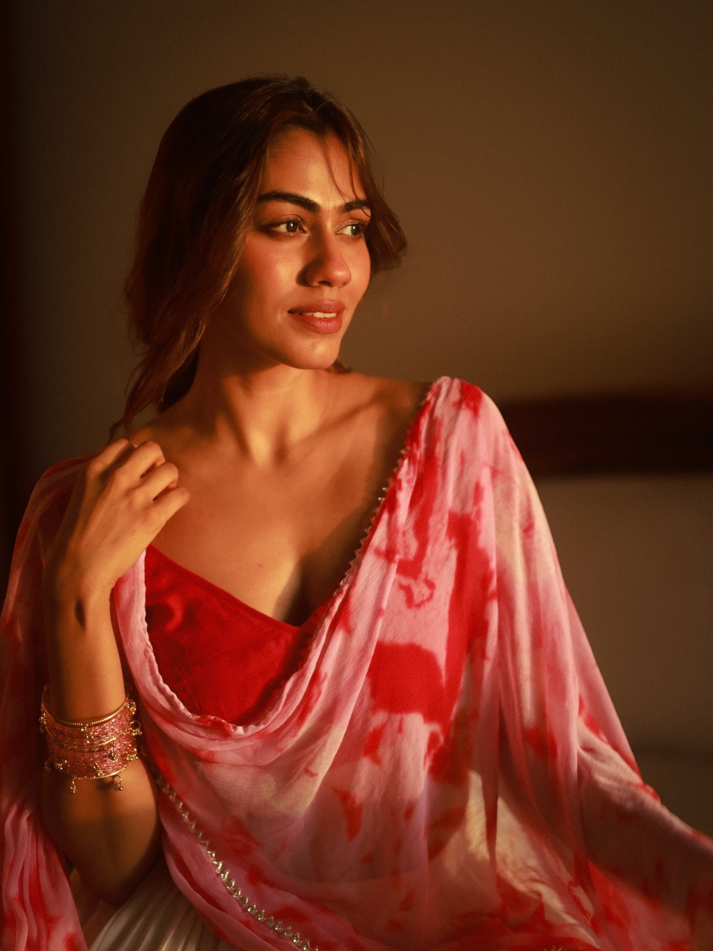Apeksha Porwal's Chic Style Moments Unveiled