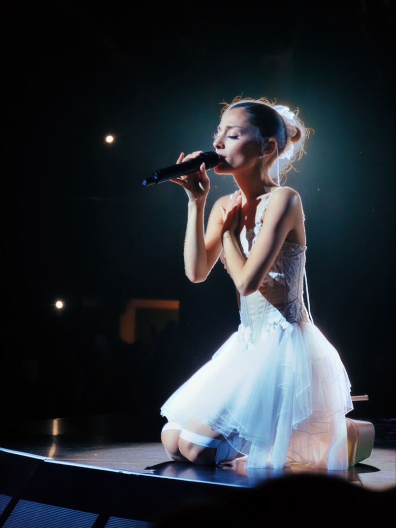 From the Stage to Style Icons: Ariana Grande's Effortlessly Chic Moments