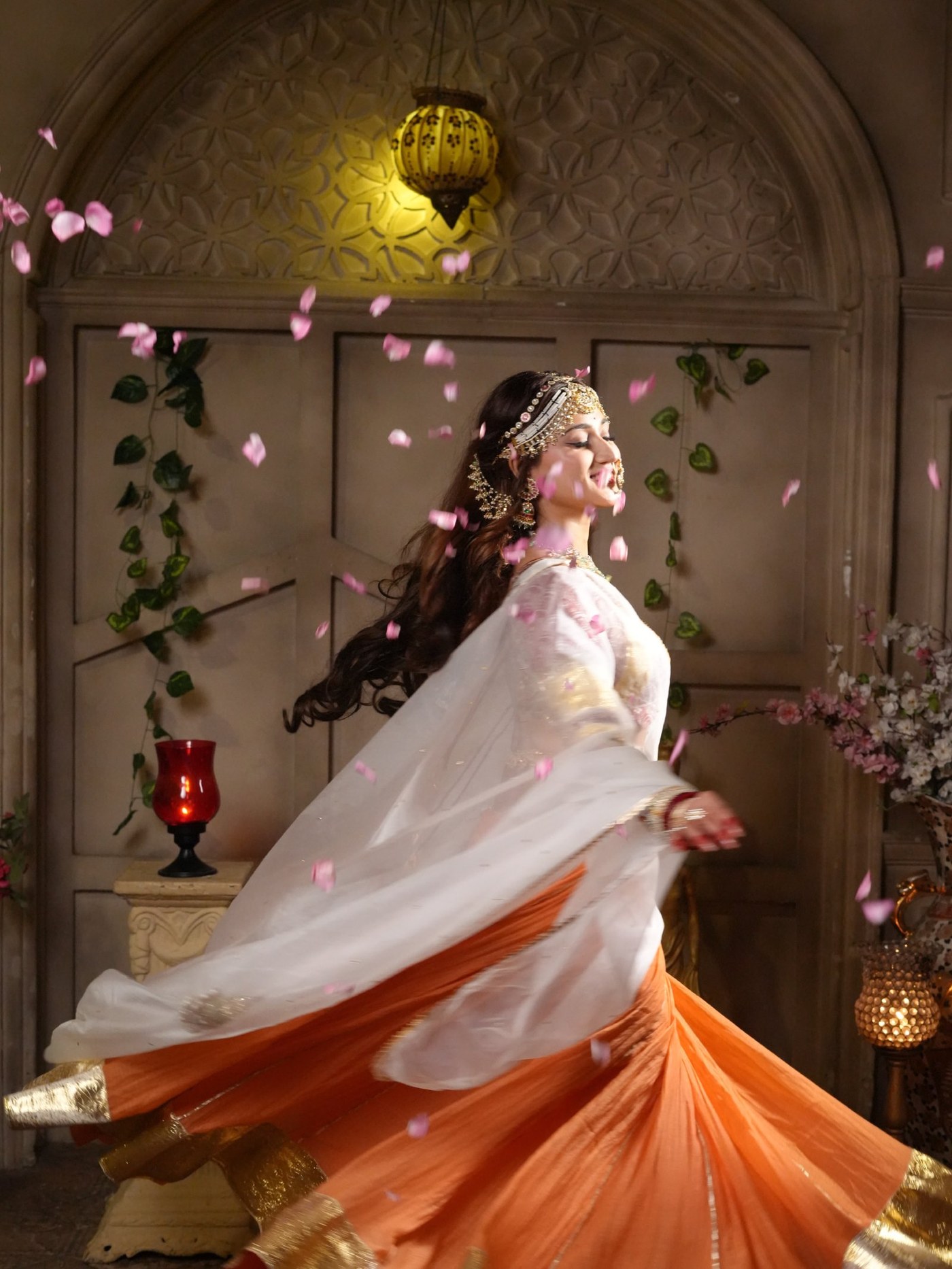 Arushi Nishank Dazzles in Royal Indian Couture: A Bridal Dream