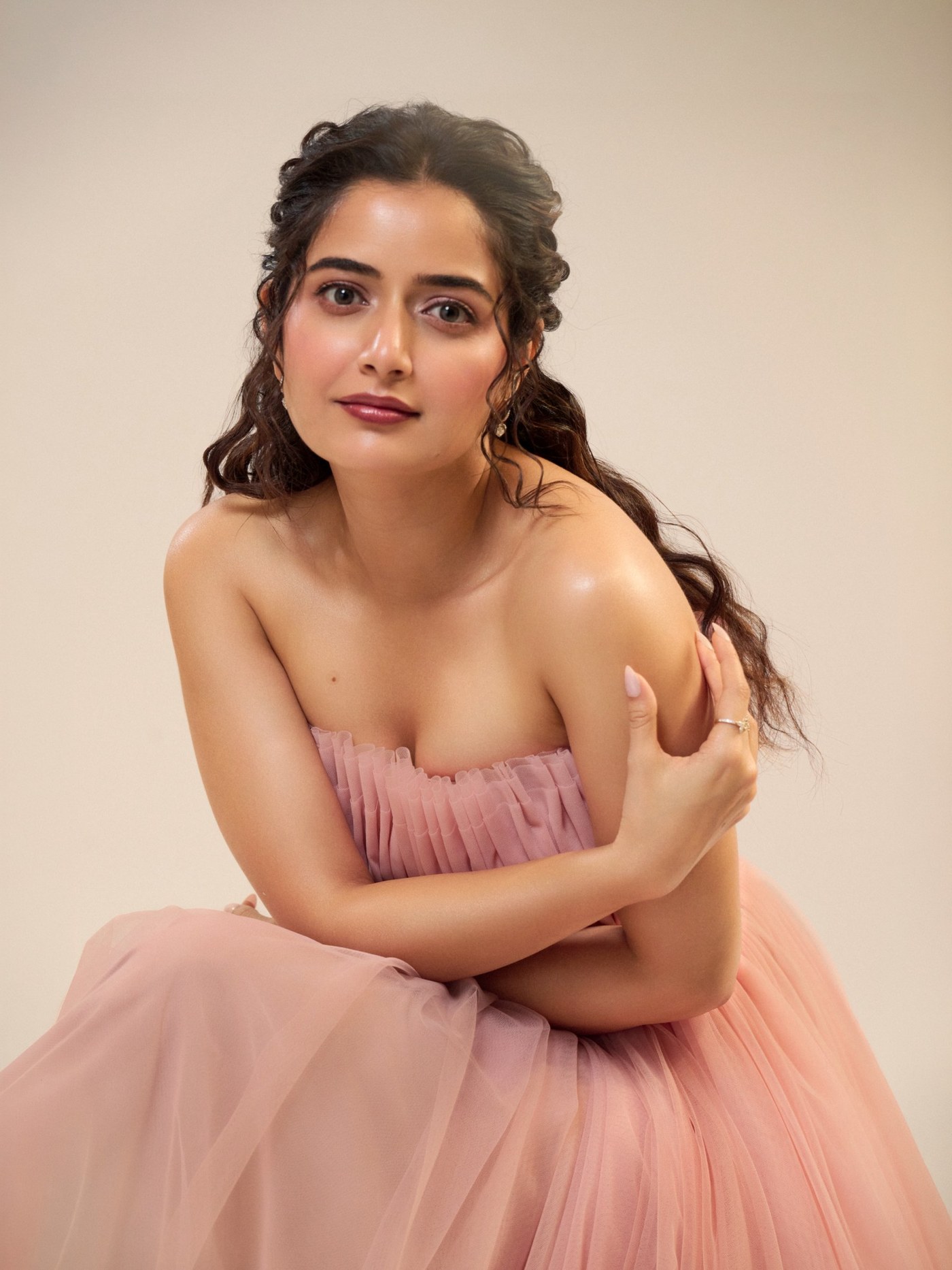 Analyzing Ashika Ranganath's Fluid Wardrobe and Pastel Palettes