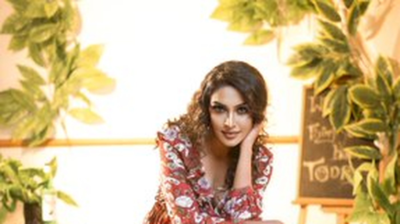 Kiara Advani Stuns in Caramel Leather: A Bold Fashion Moment