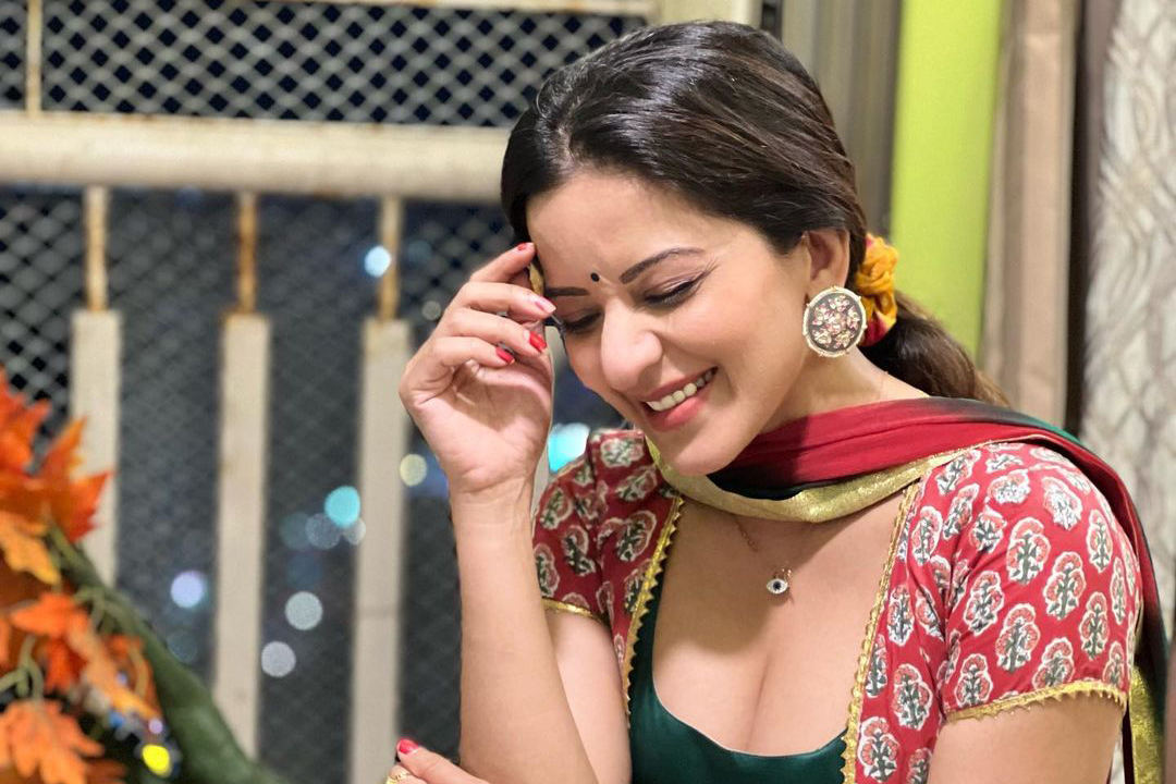 Asli Mona Lisa Latest Stills High Fashion Looks