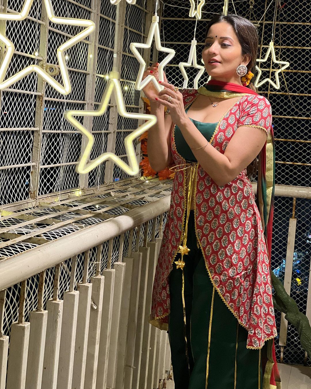 Asli Mona Lisa Latest Stills High Fashion Looks