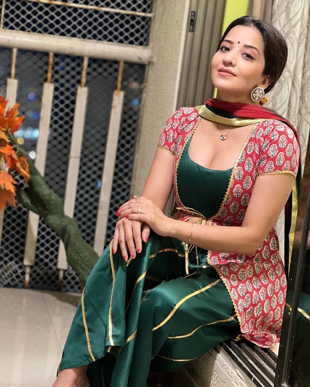 Asli Mona Lisa Latest Stills High Fashion Looks