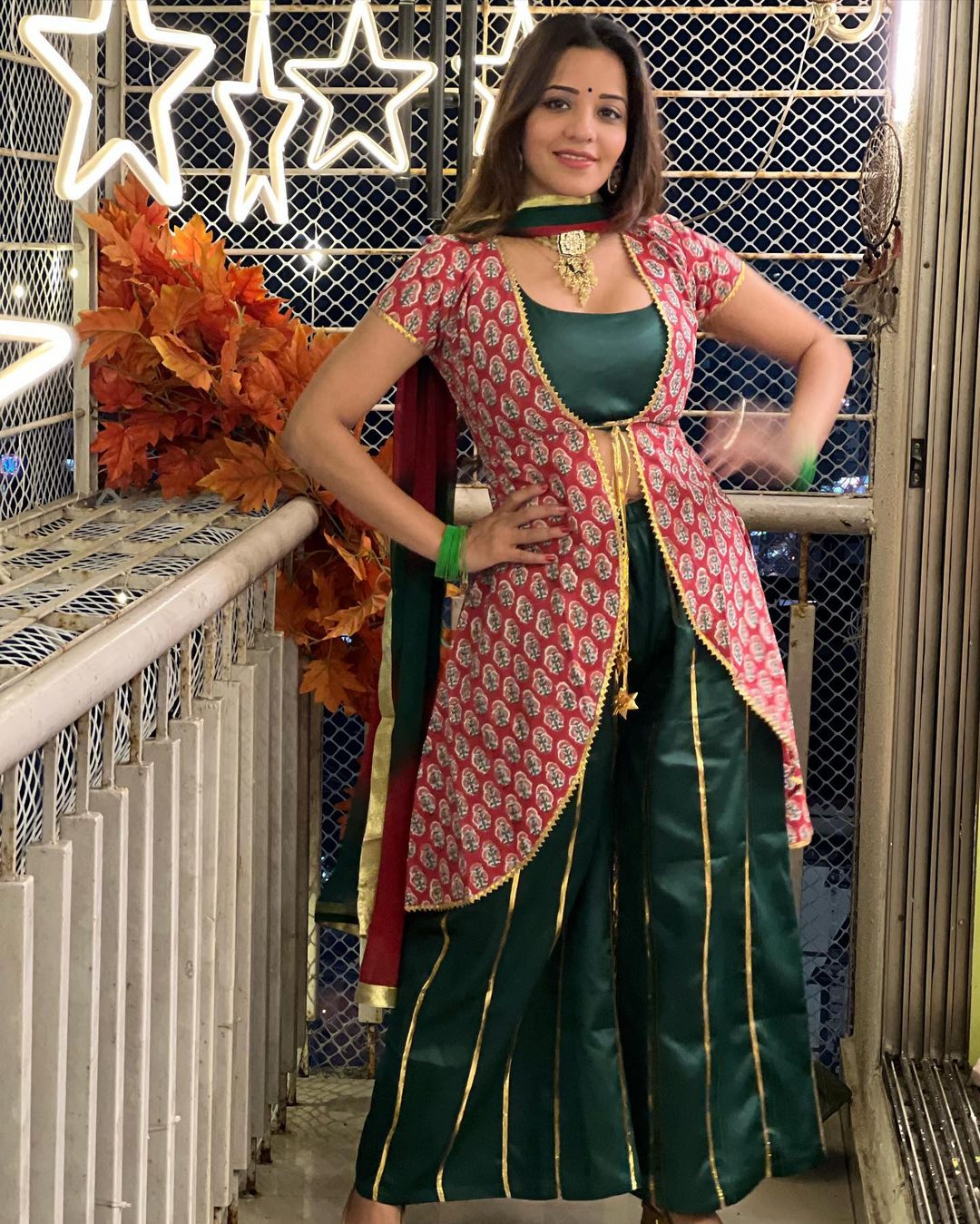 Asli Mona Lisa Latest Stills High Fashion Looks