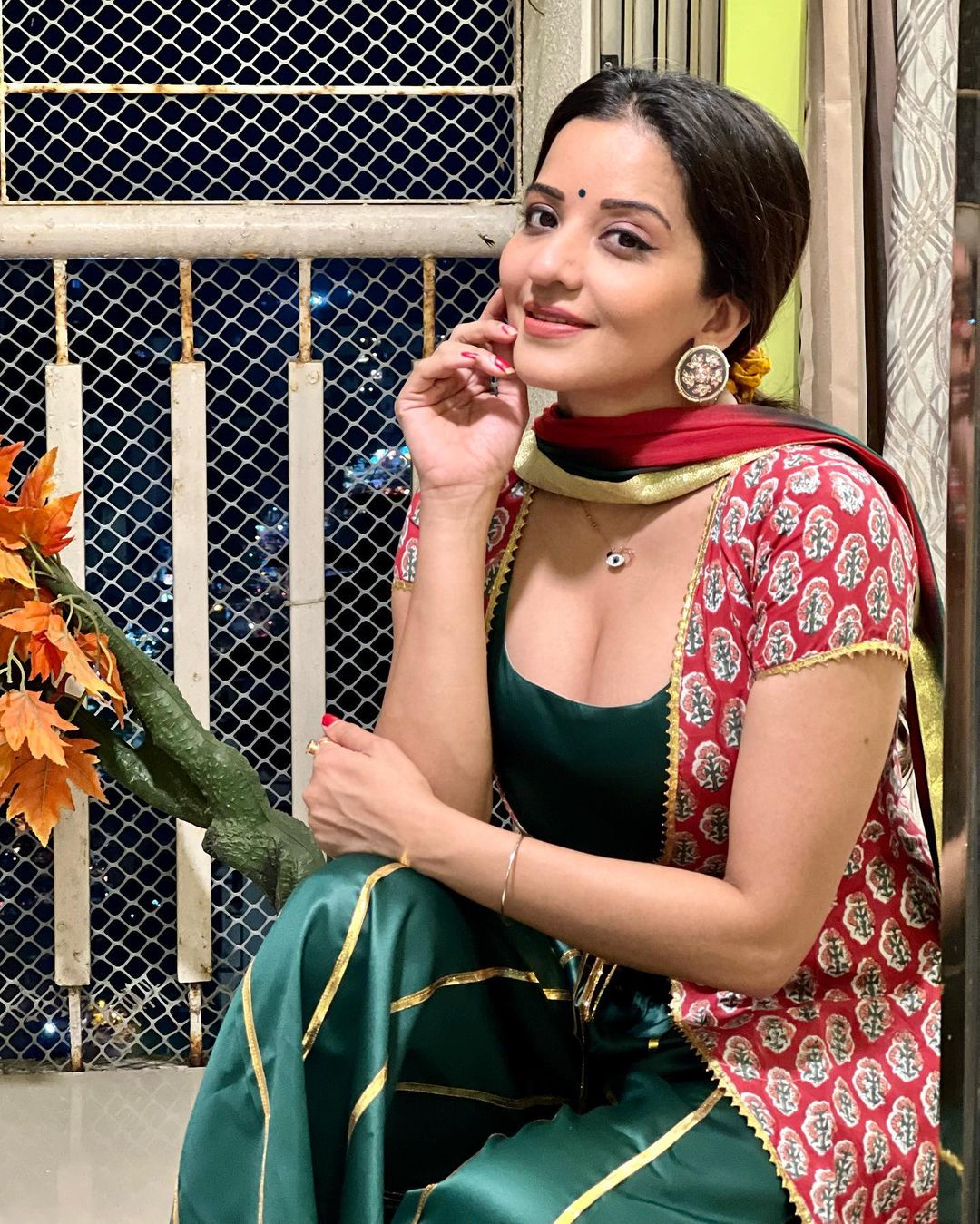 Asli Mona Lisa Latest Stills High Fashion Looks