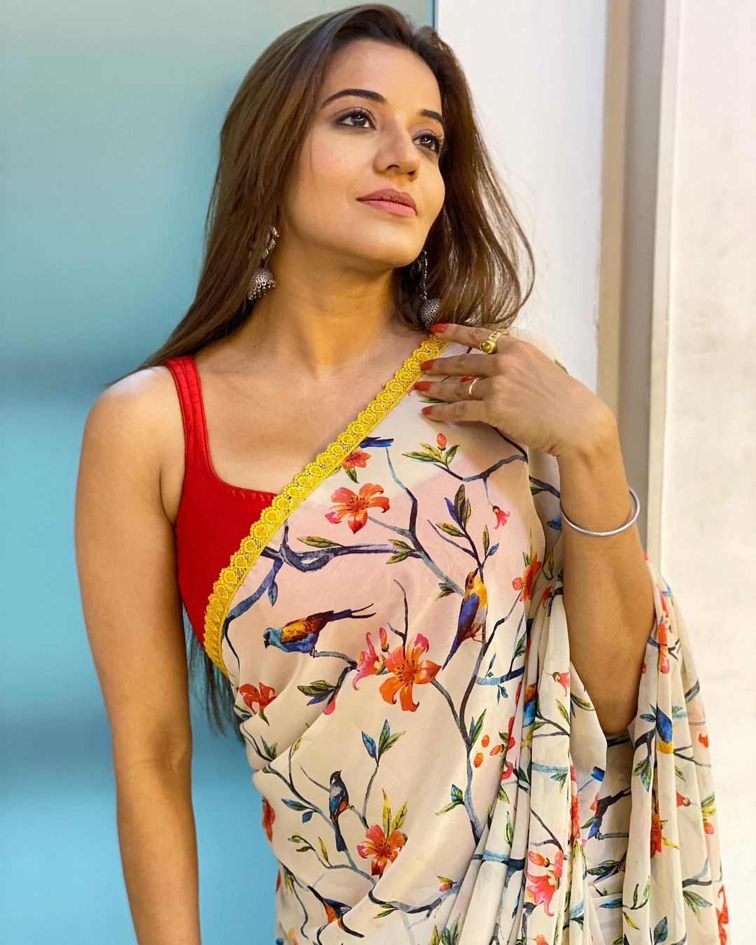Asli Monalisa: Draped in Regal Floral Splendor