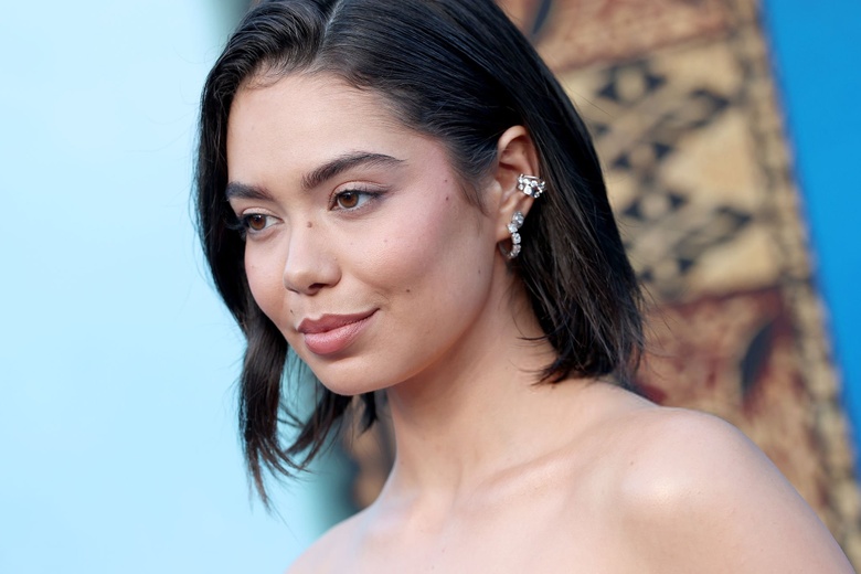 Auli Cravalho's Effortless Glamour Shines at Hollywood Premiere