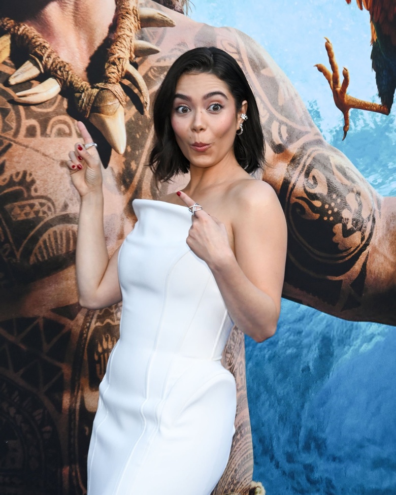 Auli Cravalho's Effortless Glamour Shines at Hollywood Premiere