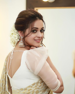 Bahavana Menon's Golden Radiance: A Stunning Photo Gallery