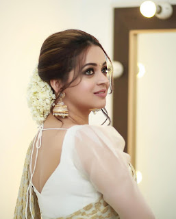Bahavana Menon's Golden Radiance: A Stunning Photo Gallery