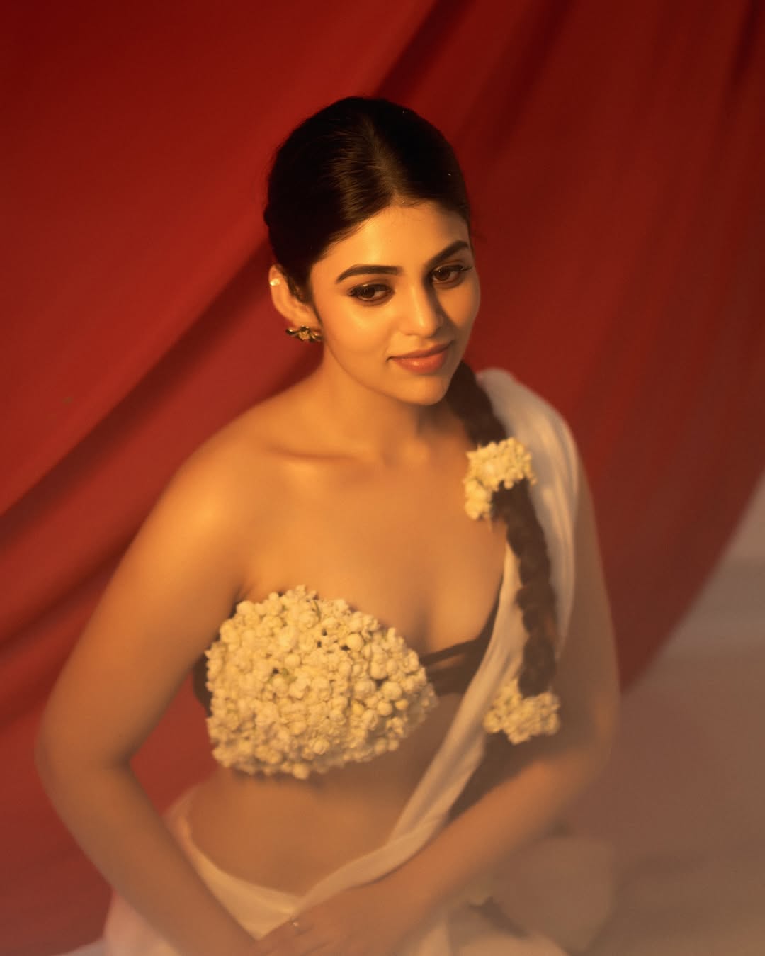 Bandhavi Sridhar’s Floral Masterpiece Stuns in Bold Fashion