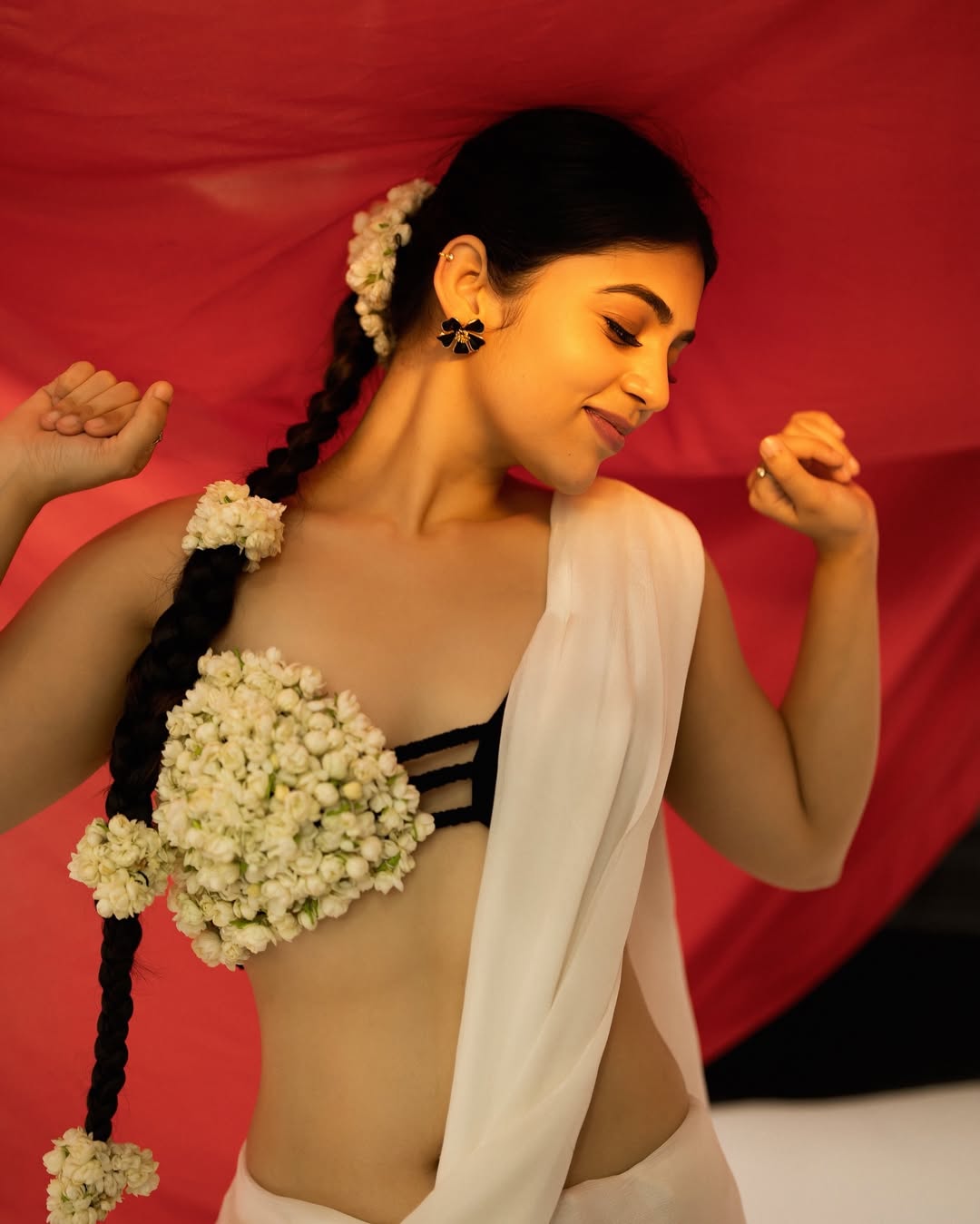Bandhavi Sridhar’s Floral Masterpiece Stuns in Bold Fashion