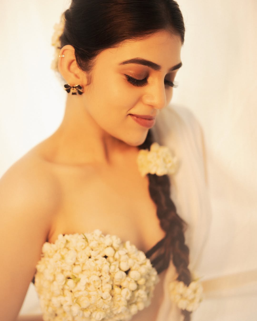 Bandhavi Sridhar’s Floral Masterpiece Stuns in Bold Fashion