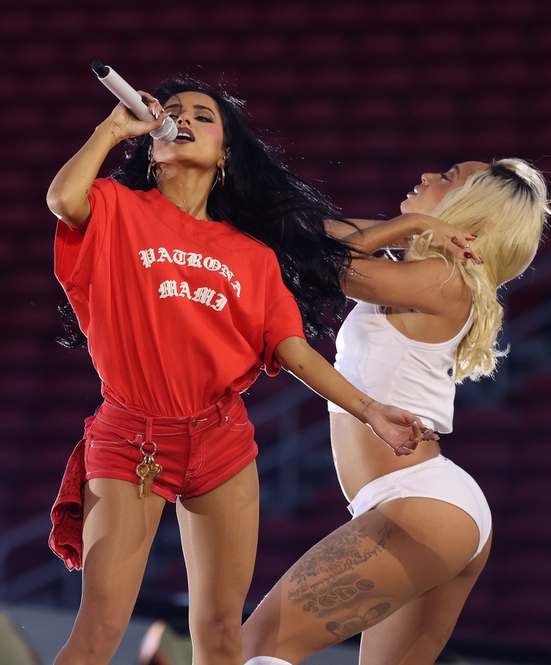 Becky G Steals the Spotlight: Showstopping Style and Star Power