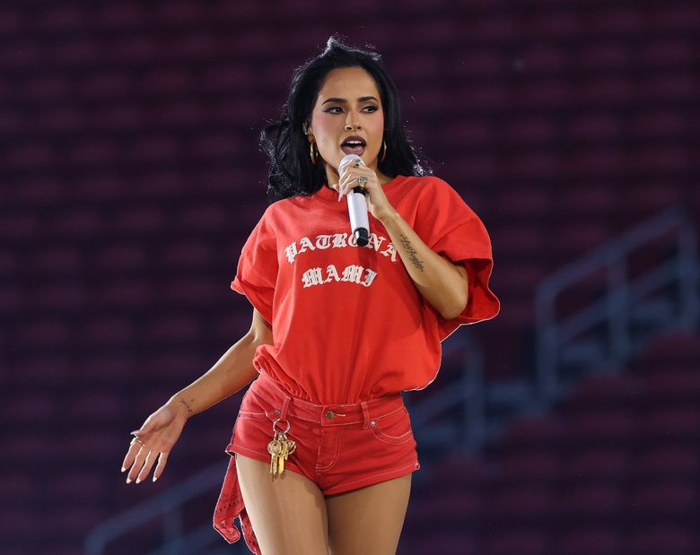 Becky G Steals the Spotlight: Showstopping Style and Star Power