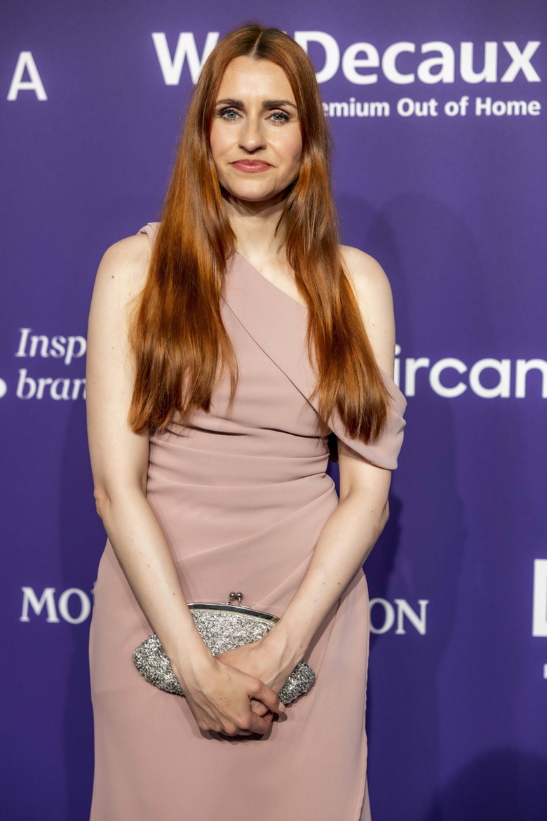 Bella Lesnik Radiates Glamour at the German Perfume Awards!