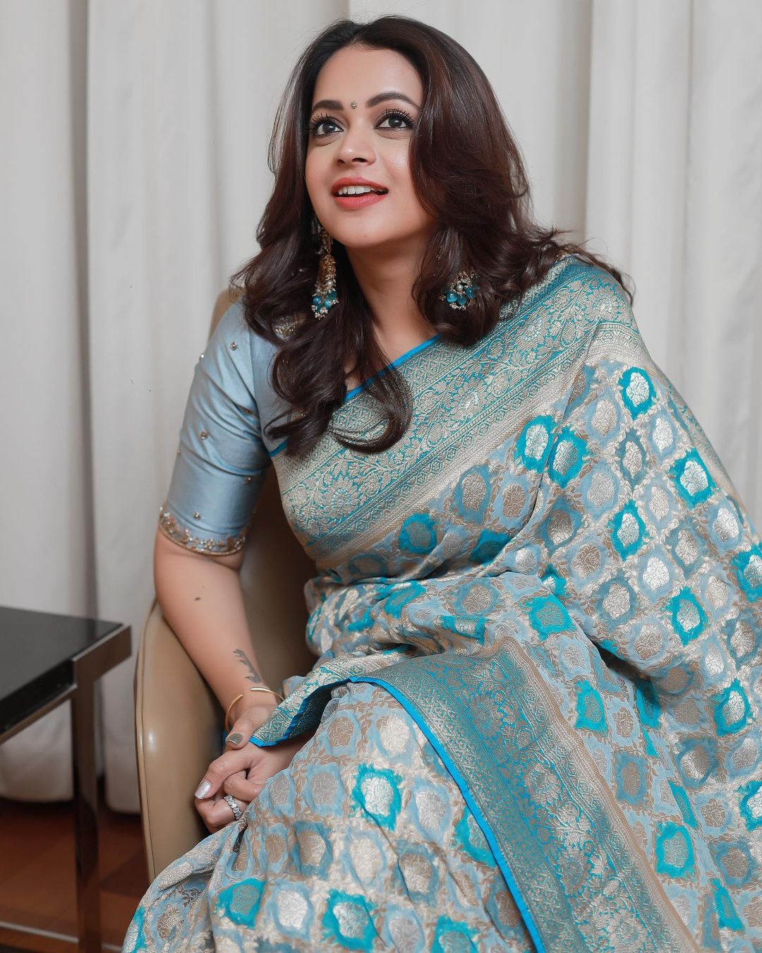 Bhavana Menon Stunning Latest Saree Photos and Traditional Looks